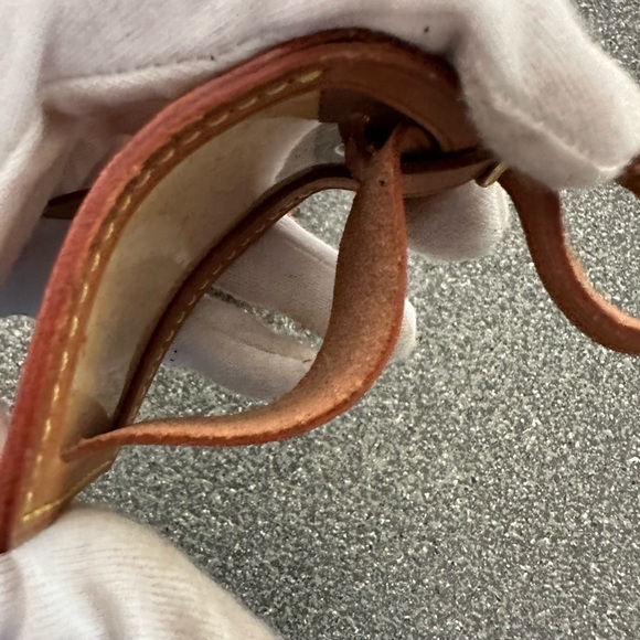 LOUIS VUITTON
Vachetta Luggage Tag : Poignet Set - Picture 3 of 15